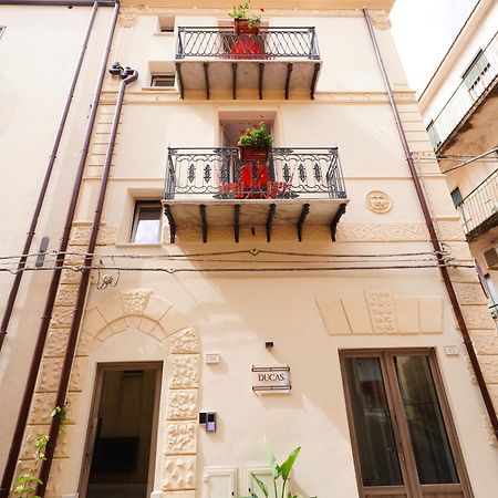 Ducas Rooms And Suite Ласкари Экстерьер фото