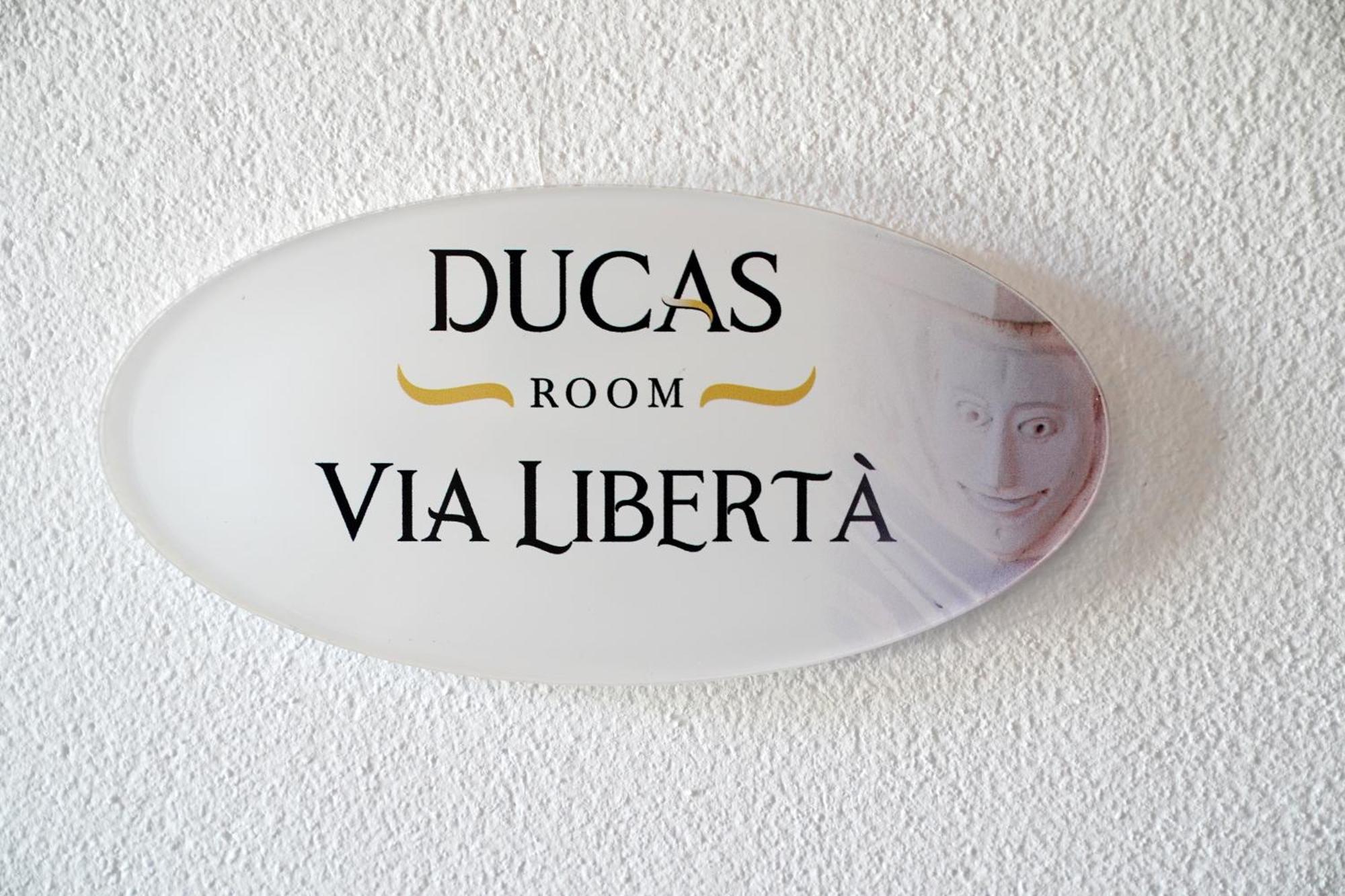 Ducas Rooms And Suite Ласкари Экстерьер фото