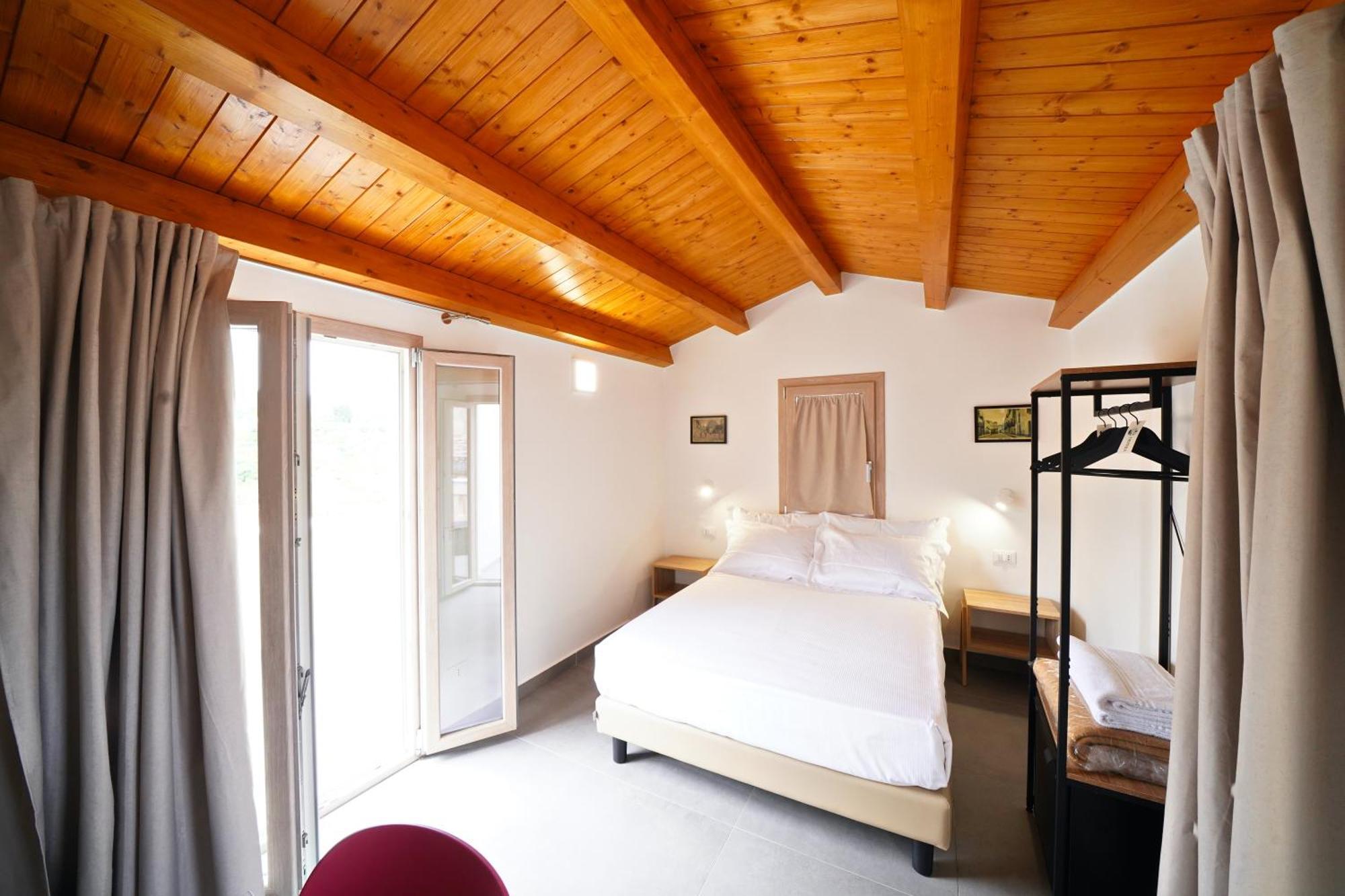 Ducas Rooms And Suite Ласкари Экстерьер фото